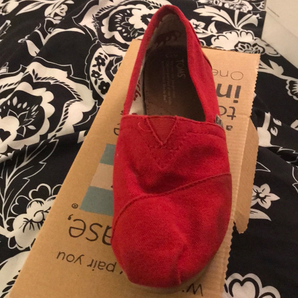 Red Canvas Toms